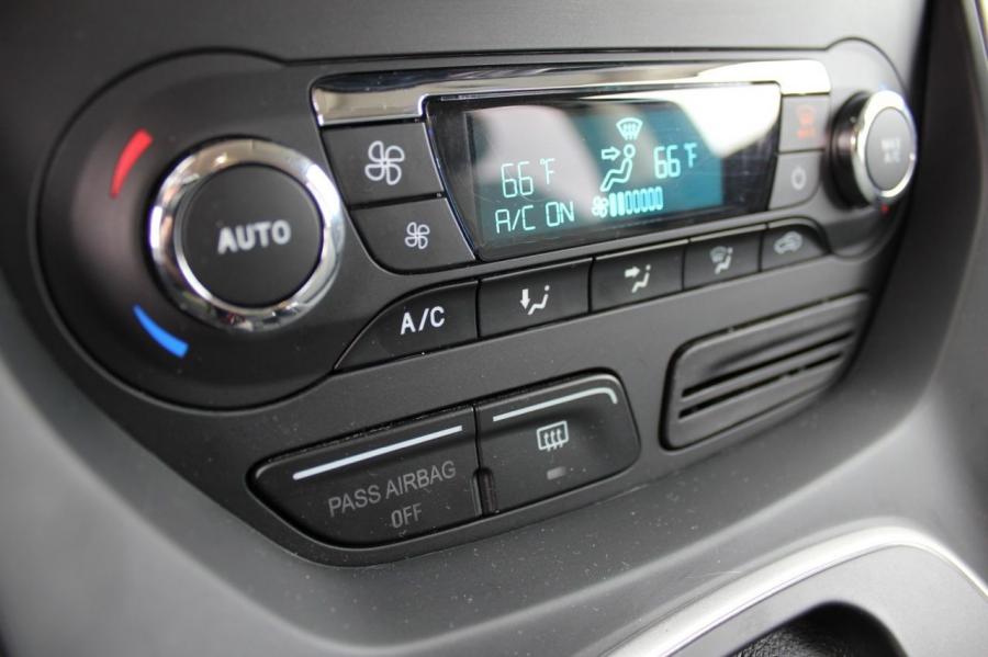  Ford Escape 2013 года  (фото 19 из 222)